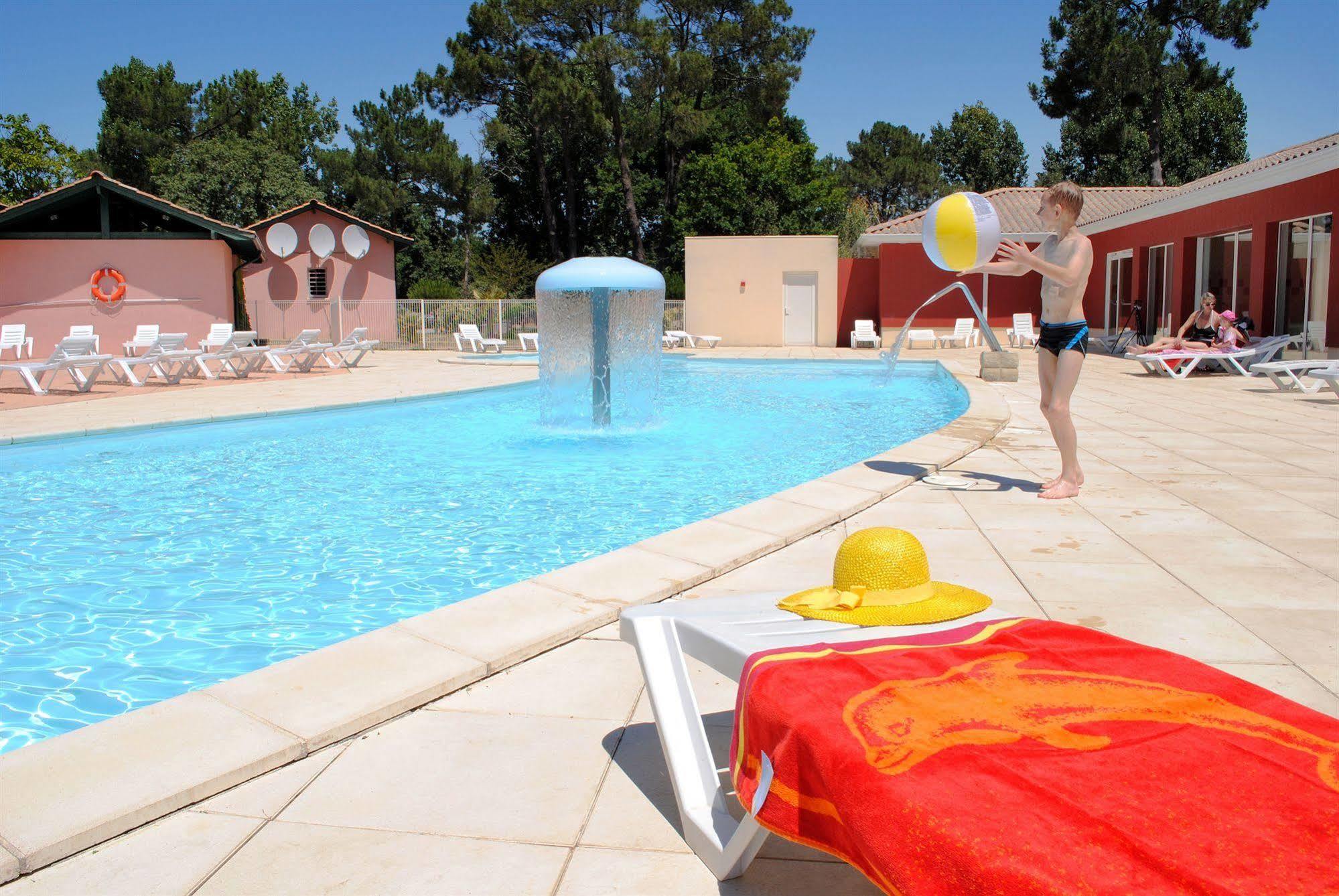 Residence Nemea Les Rives De Saint Brice Ares Eksteriør bilde