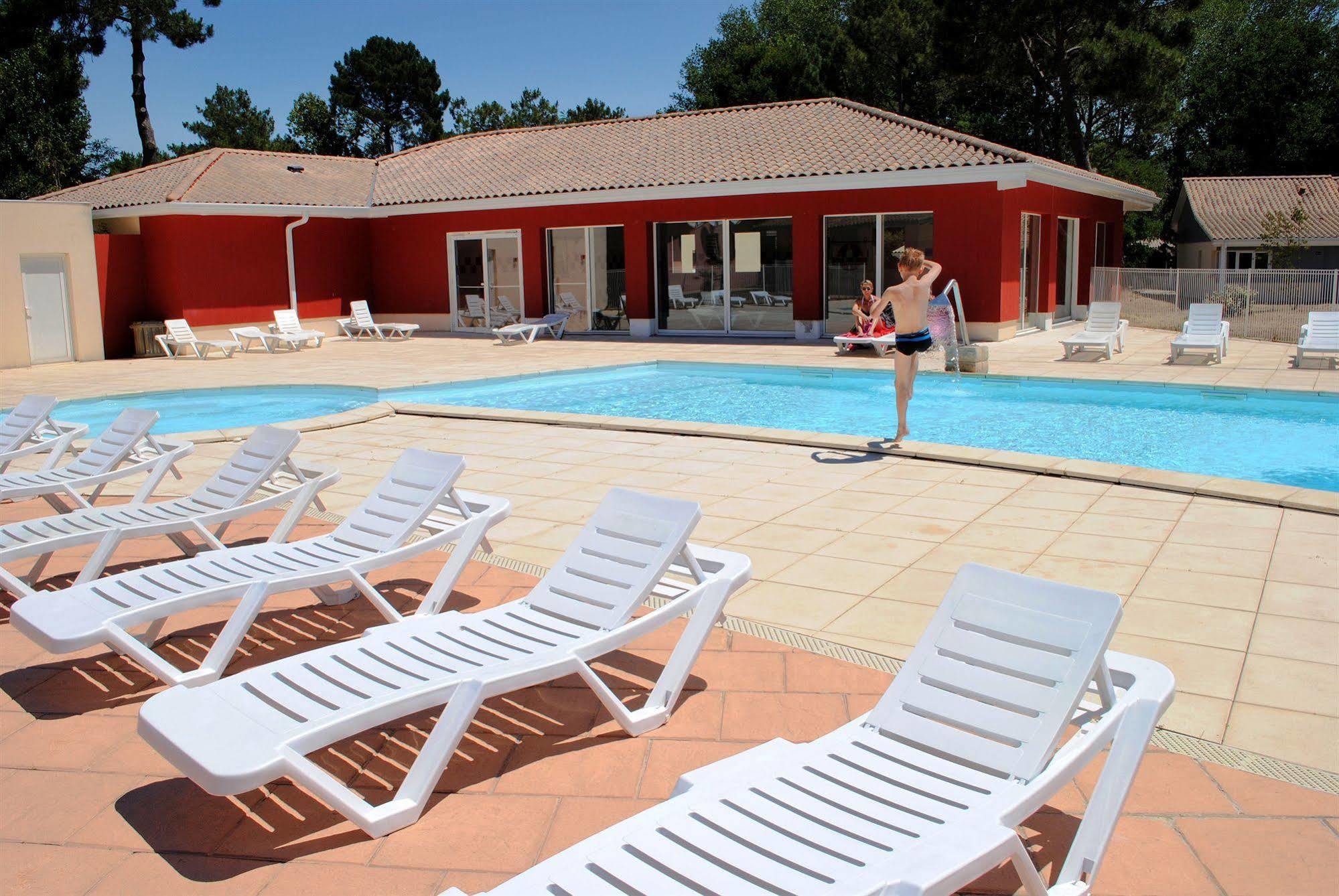 Residence Nemea Les Rives De Saint Brice Ares Eksteriør bilde